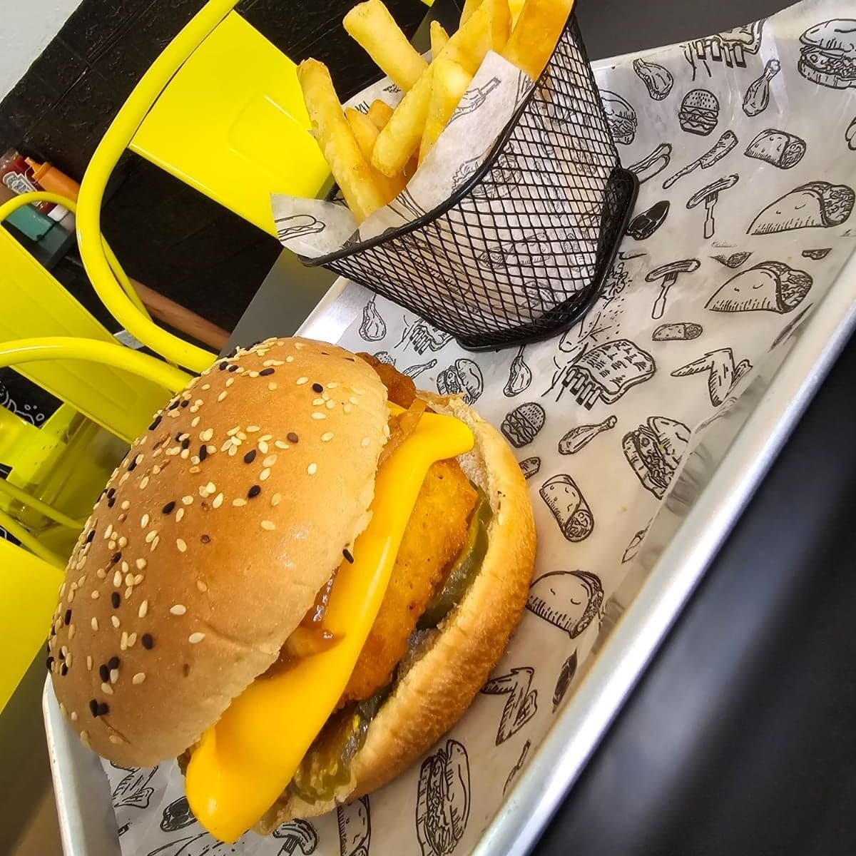 Hamburguesa Crispy Chicken con Papas