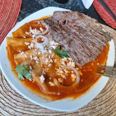 Entomatadas con tasajo