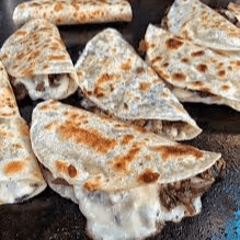 QUESADILLA CON CARNE ASADA