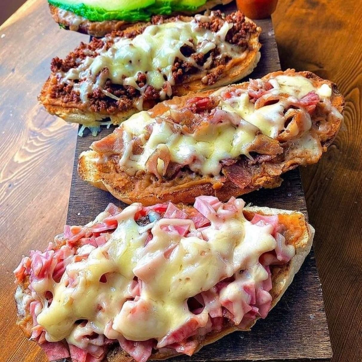 Mollete con guiso (2 pzas)