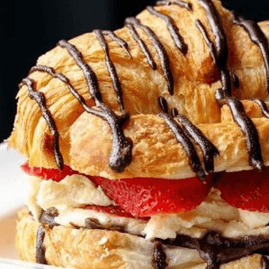 Cuernito de Fresas con Crema