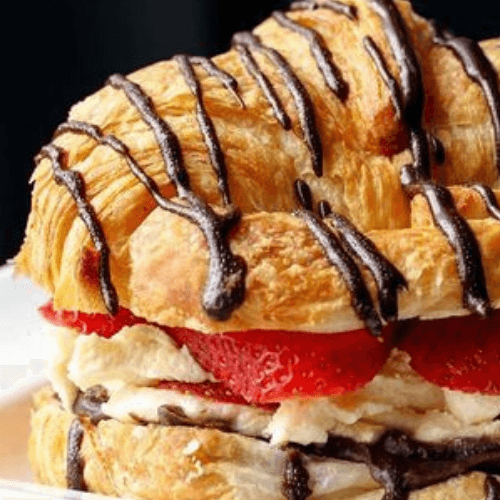 Cuernito de Fresas con Crema