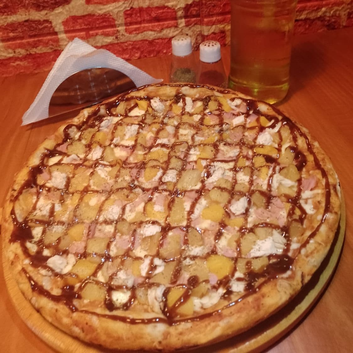 Pizza Mediana La Hawaiana Chicken BBQ