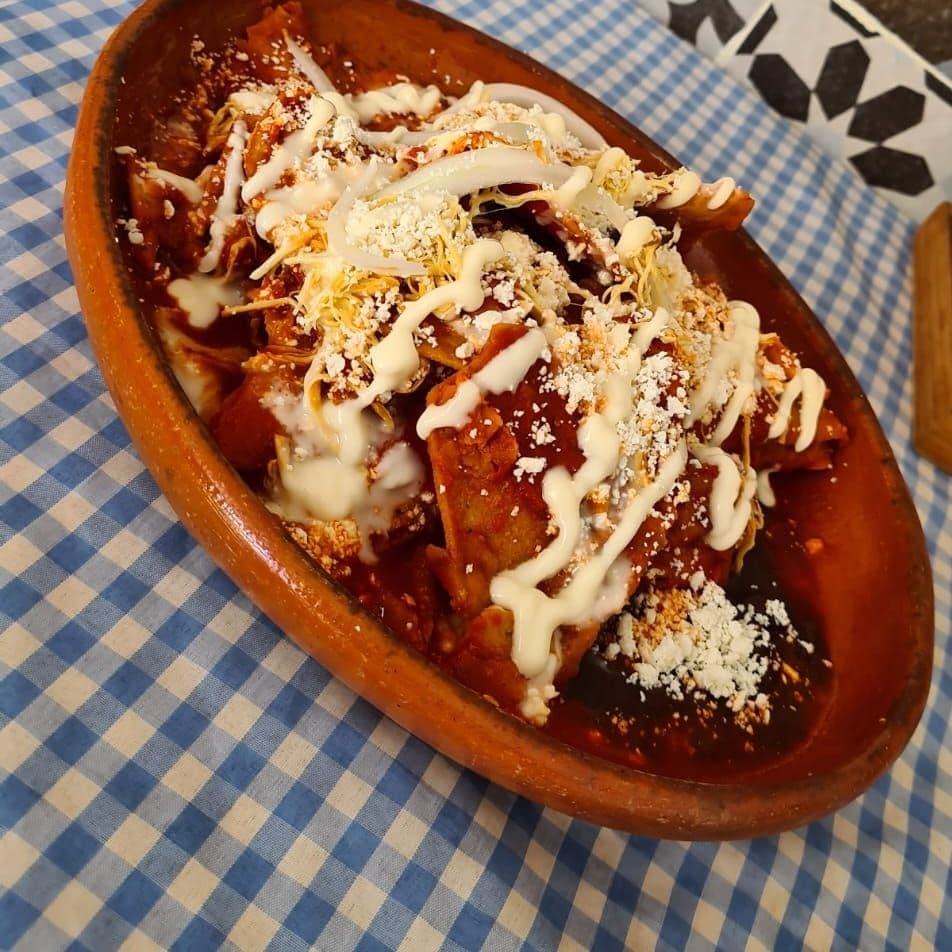 Chilaquiles con Pollo o Huevo+Coca Col