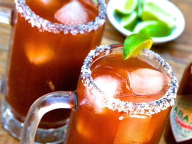 2 Michelada + 1 Orden de Alitas