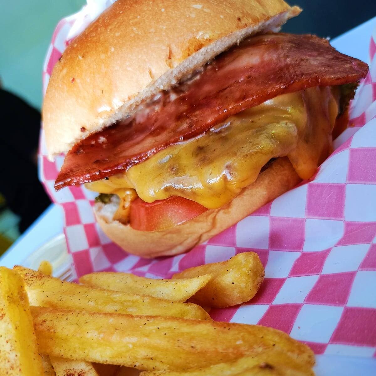 Texana Burger + Papas + Gaseosa 250 ml