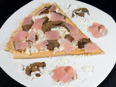 Crepa de Queso con Jamón y Champiñones.