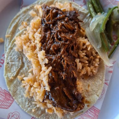Taco Grande de Mole con Pollo y Arroz