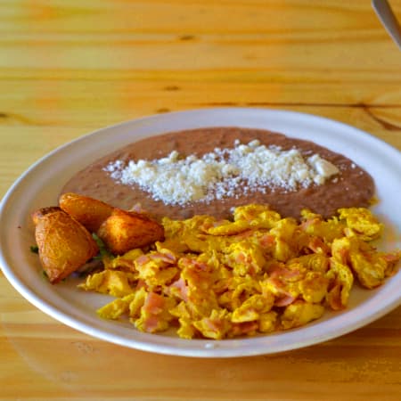 Huevos con Salchicha