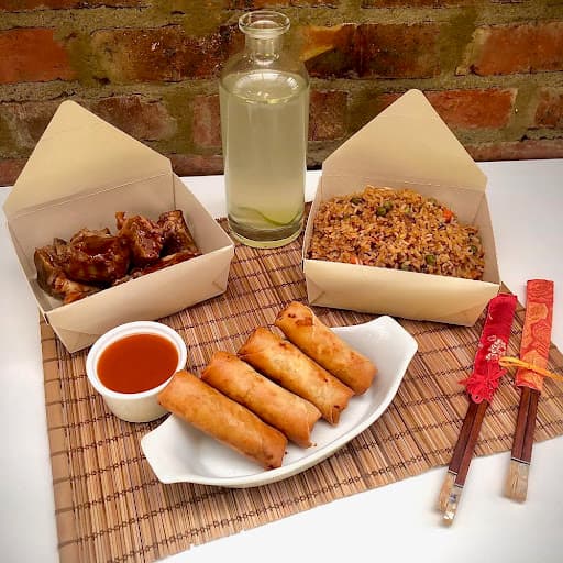 Combo Arroz, Costillas y Egg Rolls
