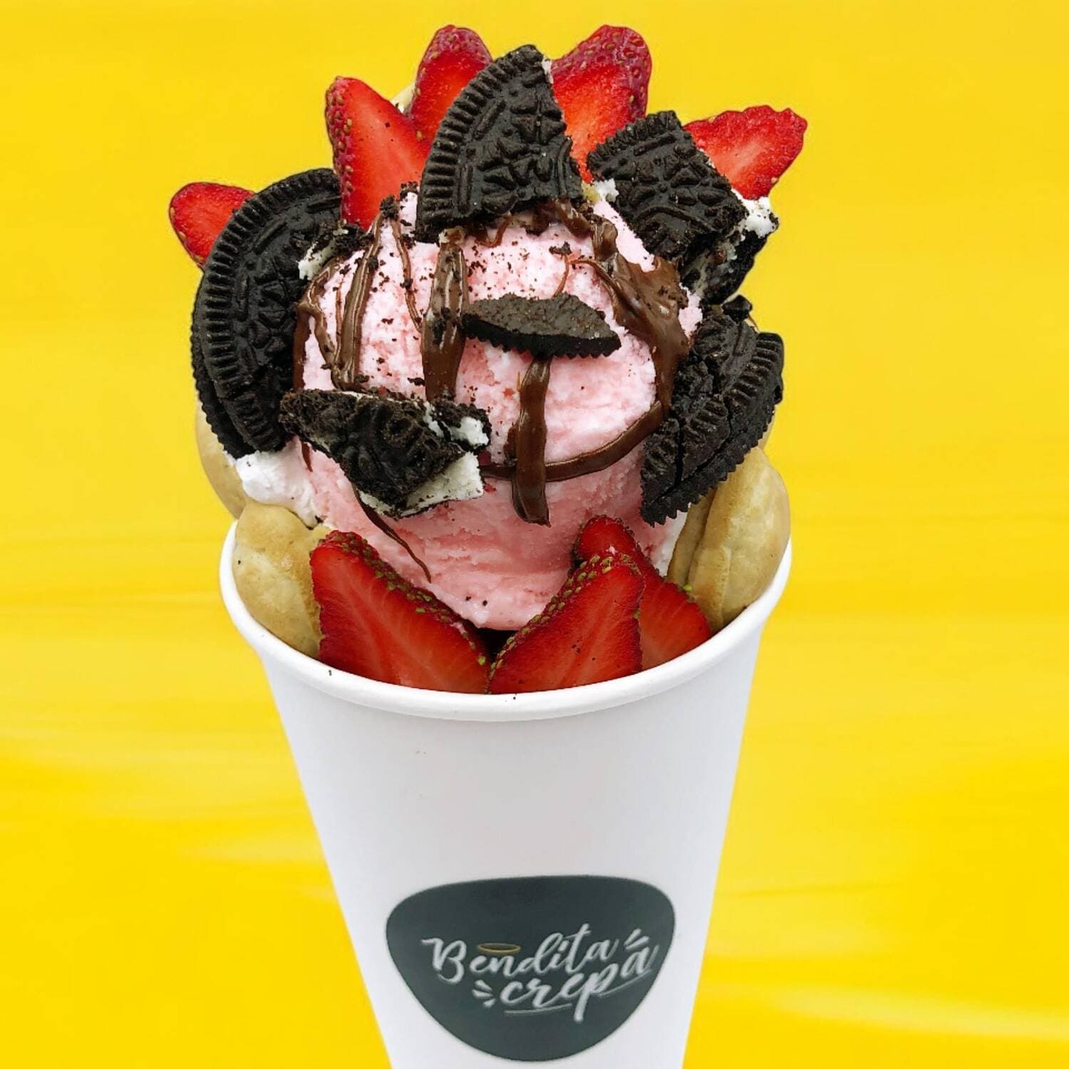 Wowffle con NUTELLA, FRESAS, OREO Y HELADO