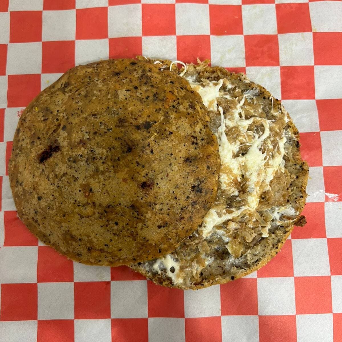 Gordita de Chicharrón Prensado de Masa Habanera