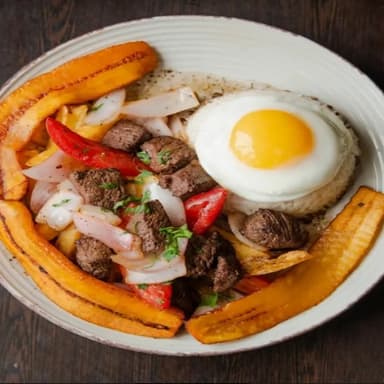 Lomo saltado a lo pobre