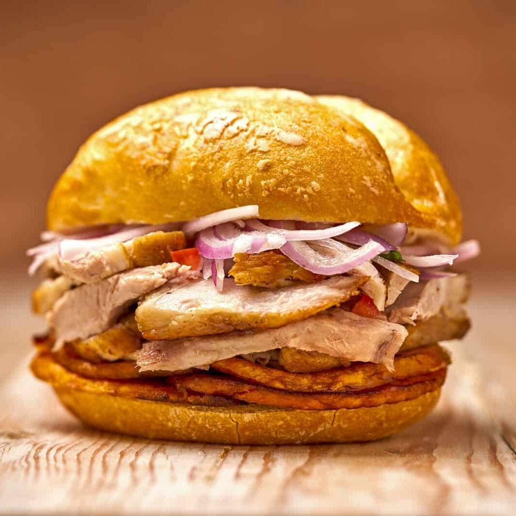 Pan Con Chicharron
