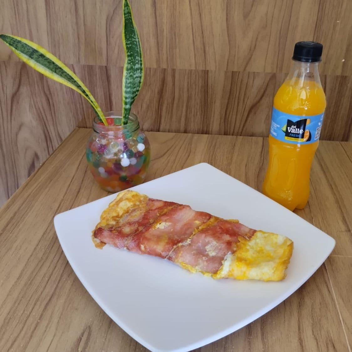 Huevos en Omelette Zamba.+jugo de Naranja Ml
