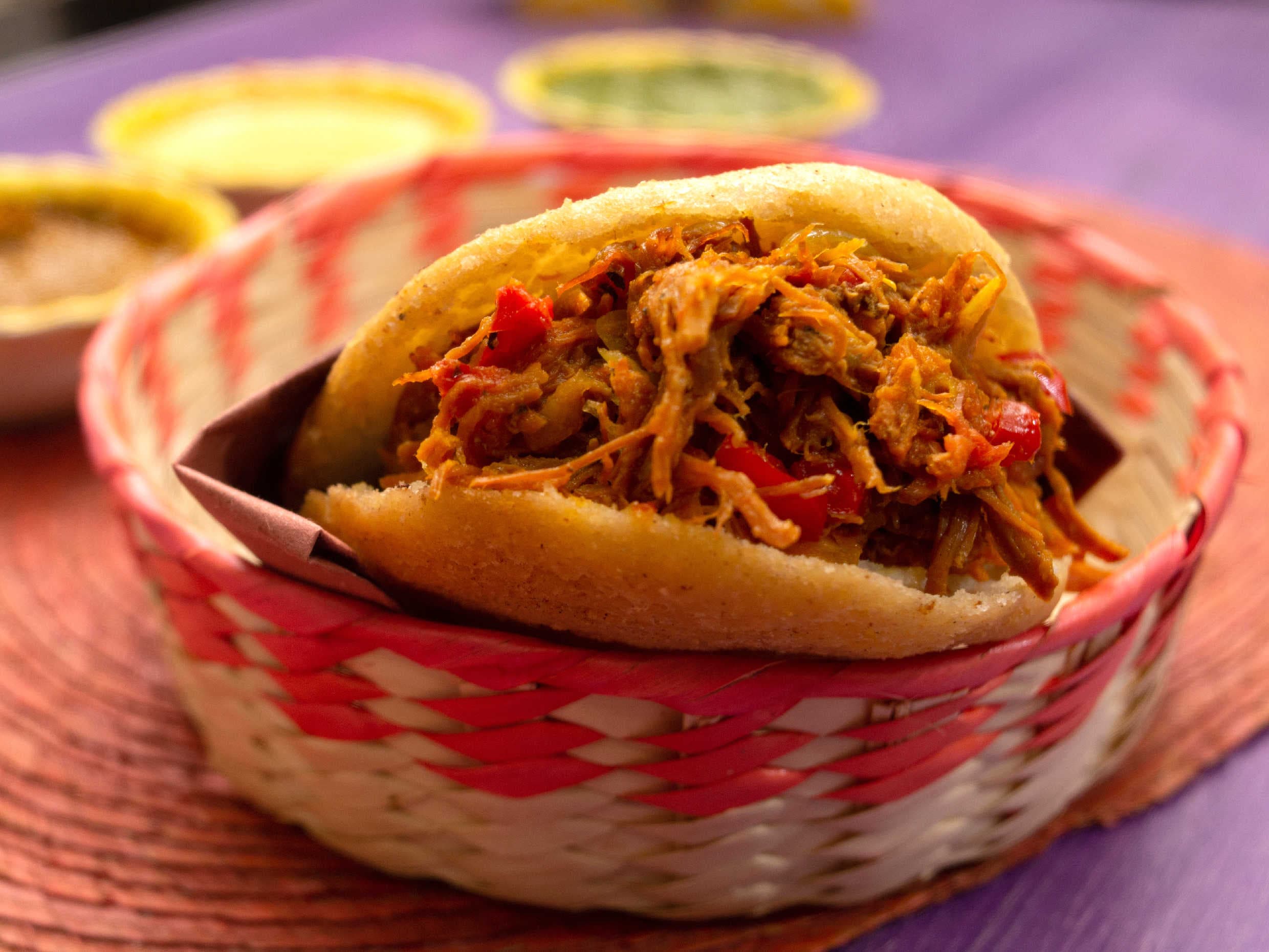Combo 2 Arepas de Carne Mechada