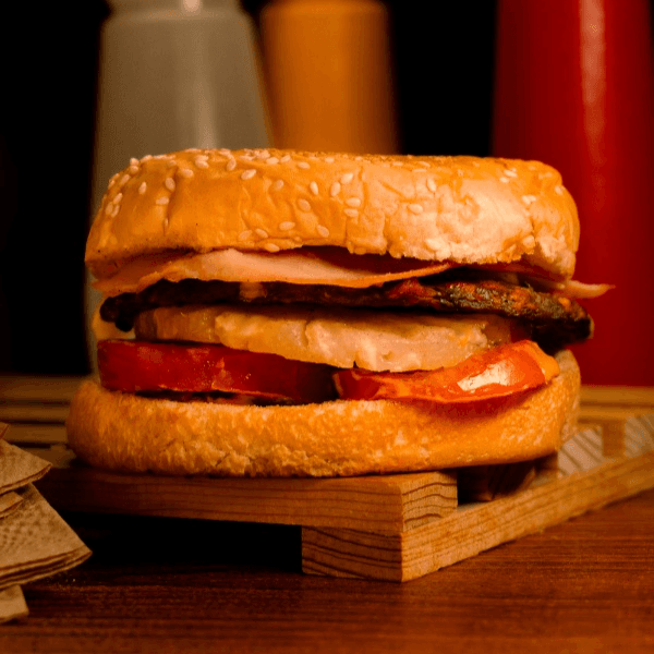 Moo Kuna (Hamburguesa con Piña)