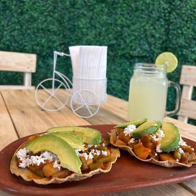 Orden de Tostadas de Chileajo