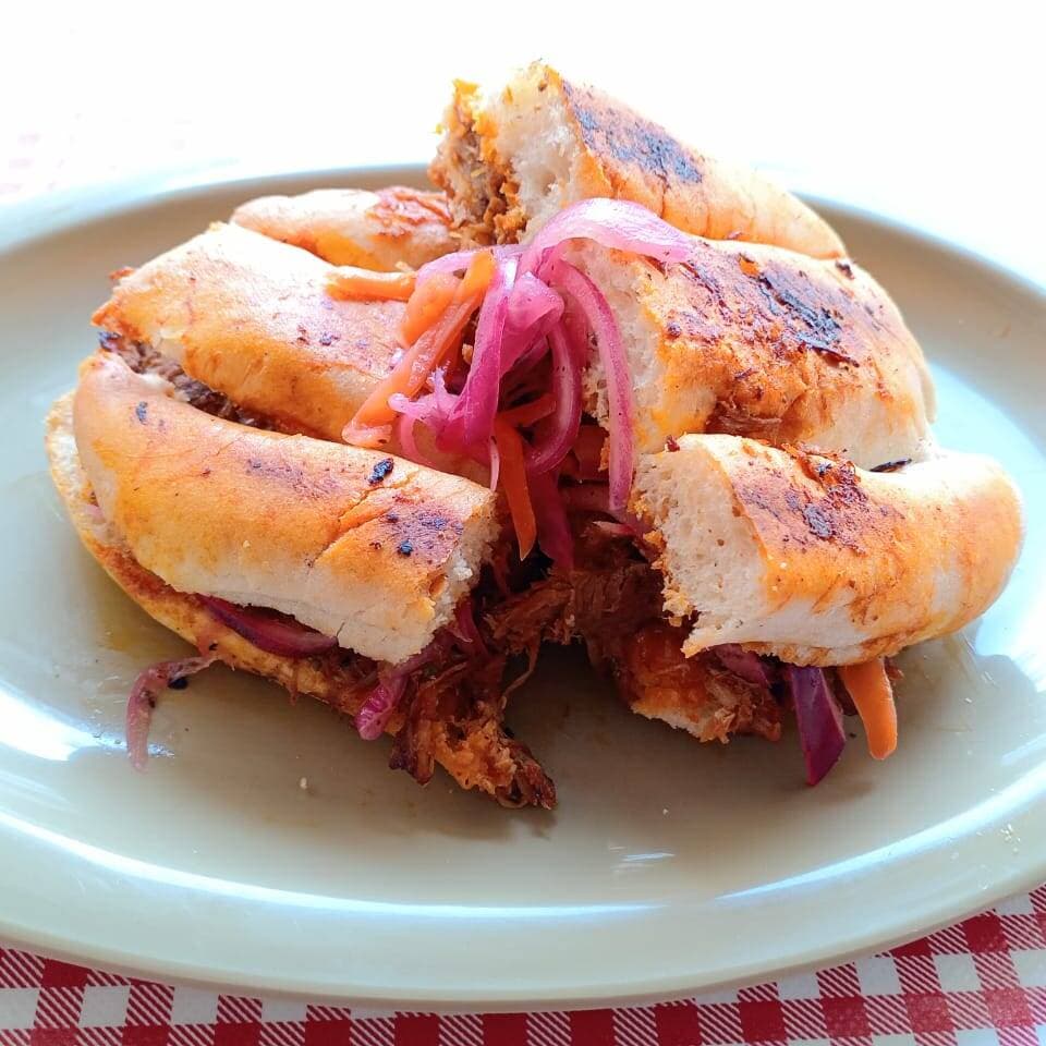 1 Torta de Cochinita + 1 Refresco de 600 ML