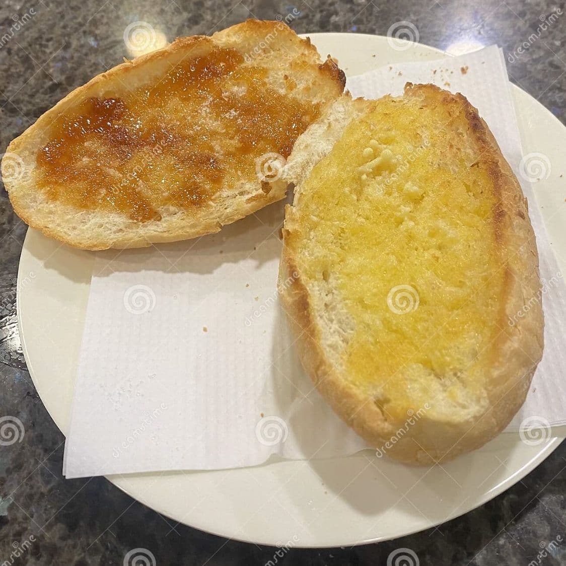 Bolillo Con Mantequilla y Azucar