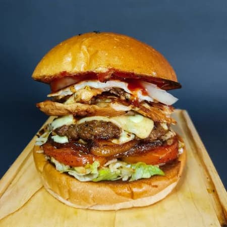 Triple Carne y Queso Salchicha Asar