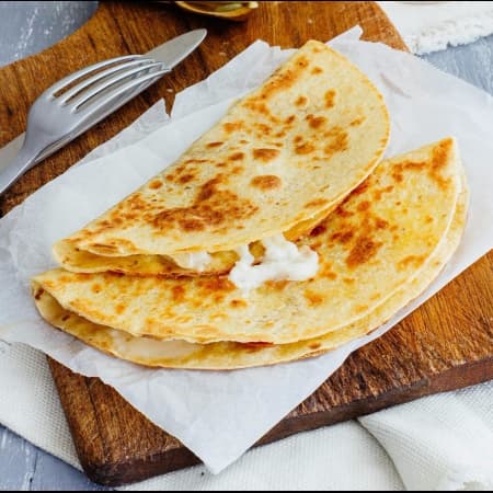 Quesadilla de Chicharrón en Salsa Verde