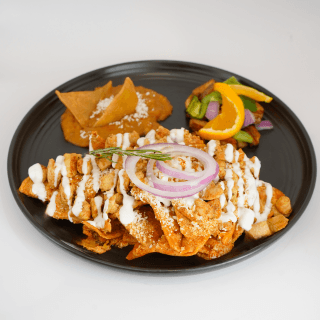 Chilaquiles sencillos en salsa de chipotle
