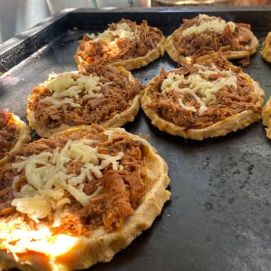 Pellizcada con Guisado