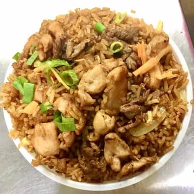11. Arroz Frito con Carne de Res y Pollo 鸡牛饭