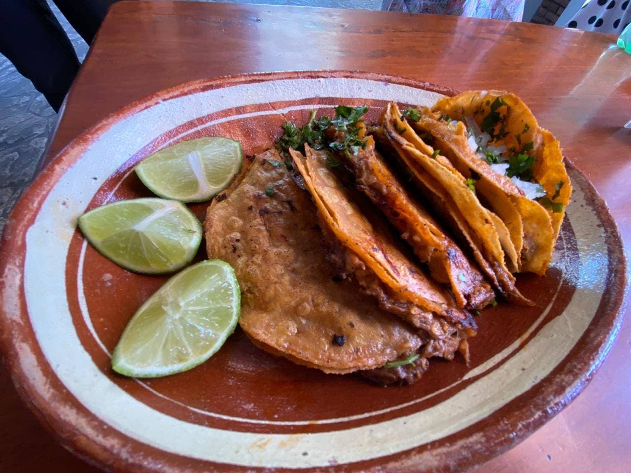 4 Tacos + 1 Consomé + 1 Bebida