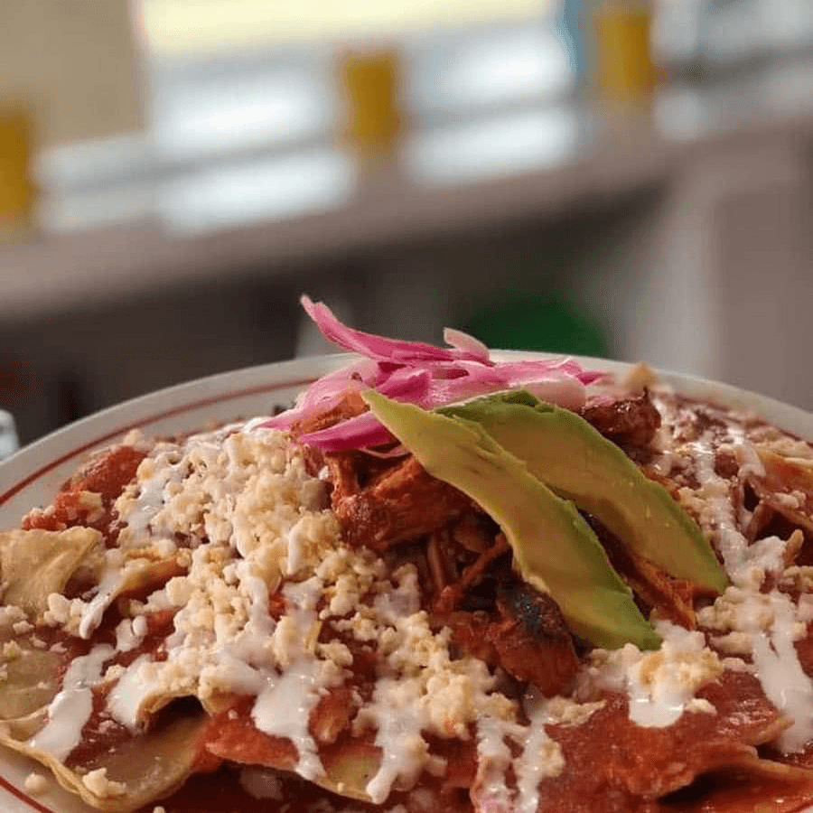 Chilaquiles con Pollo Deshebrado