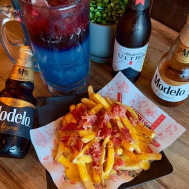 Papas con Queso y Tocino