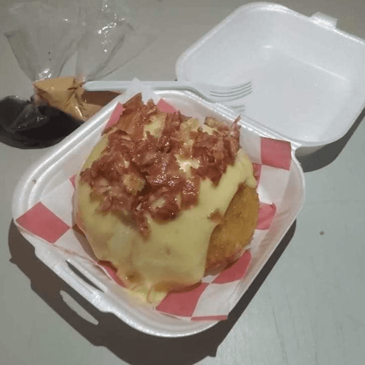 bola con queso y tocino