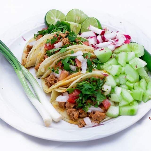 4 TACOS DE ADOBADA DE MAIZ