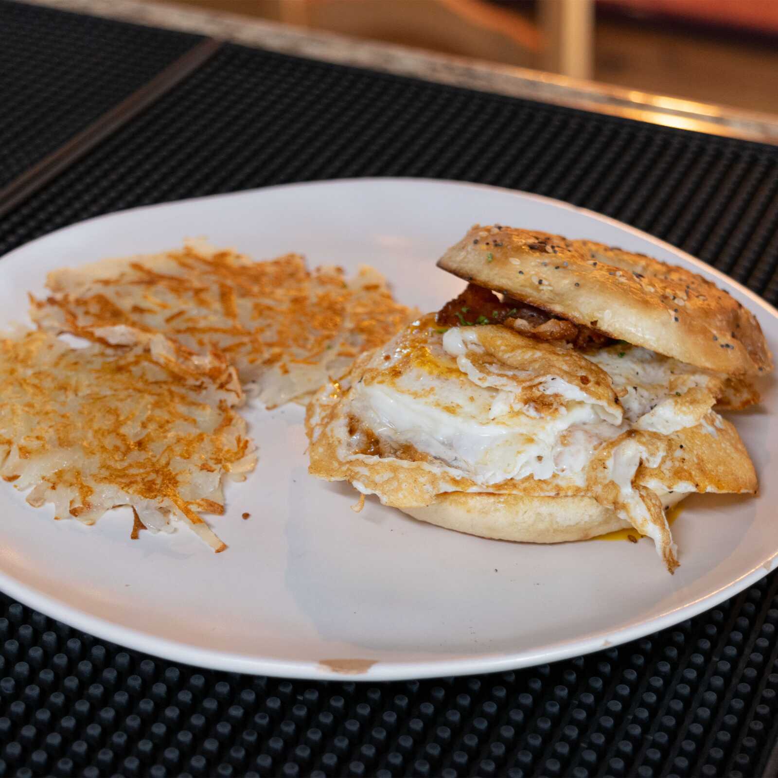 Bagel Huevo con Tocino