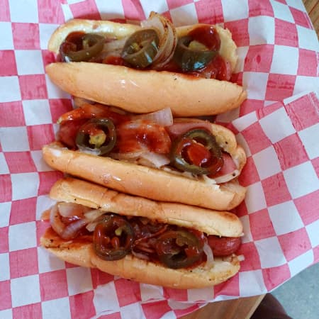 3 Hotdogs Sencillos, Papas y Squirt 400ml