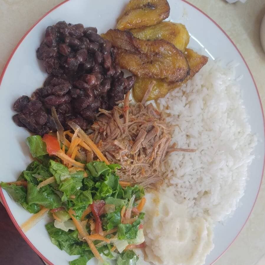 Casado Con Carne Mechada