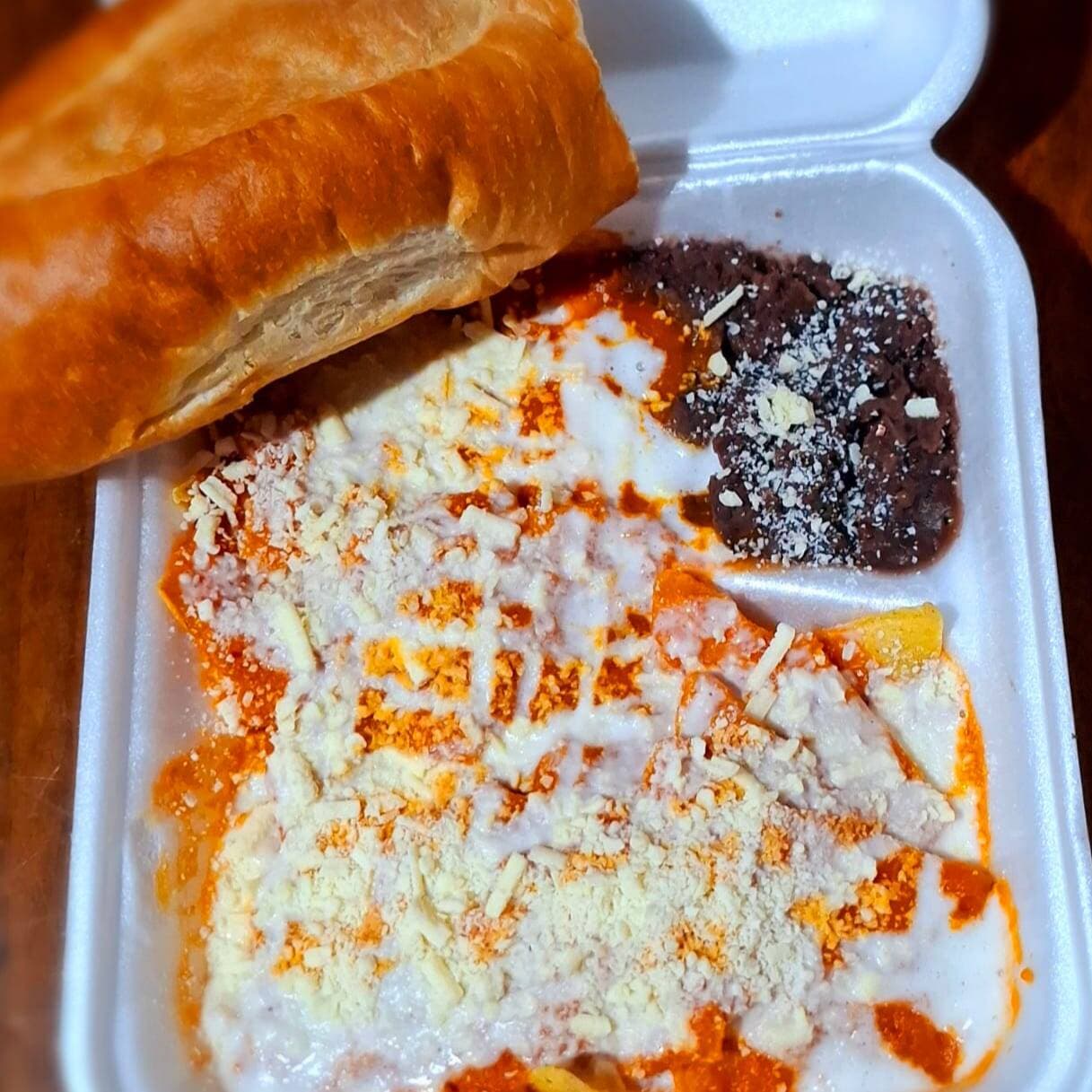 Chilaquiles rojos sencillos chicos