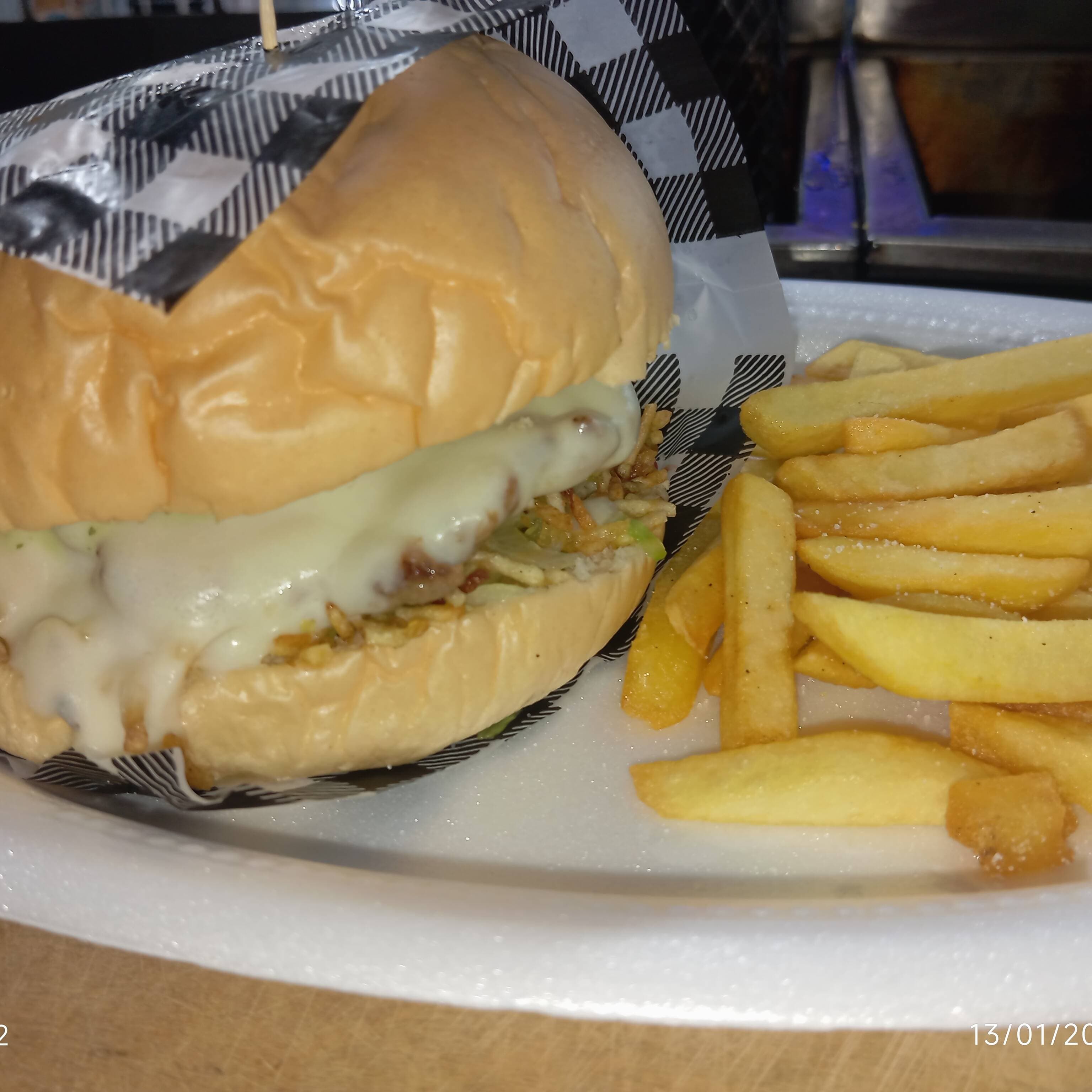 Hamburguesa sencilla de carne + Papa Francesa