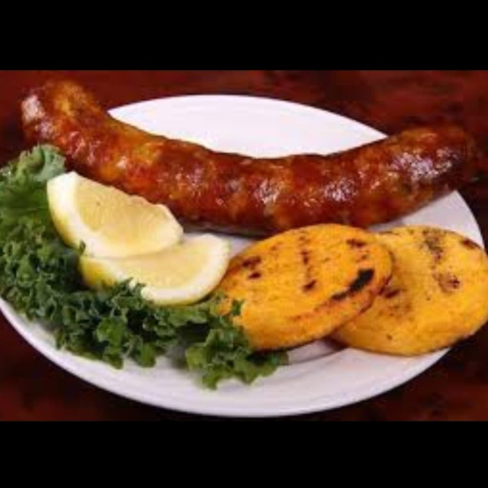 Combo Arepa + Chorizo + Bebida