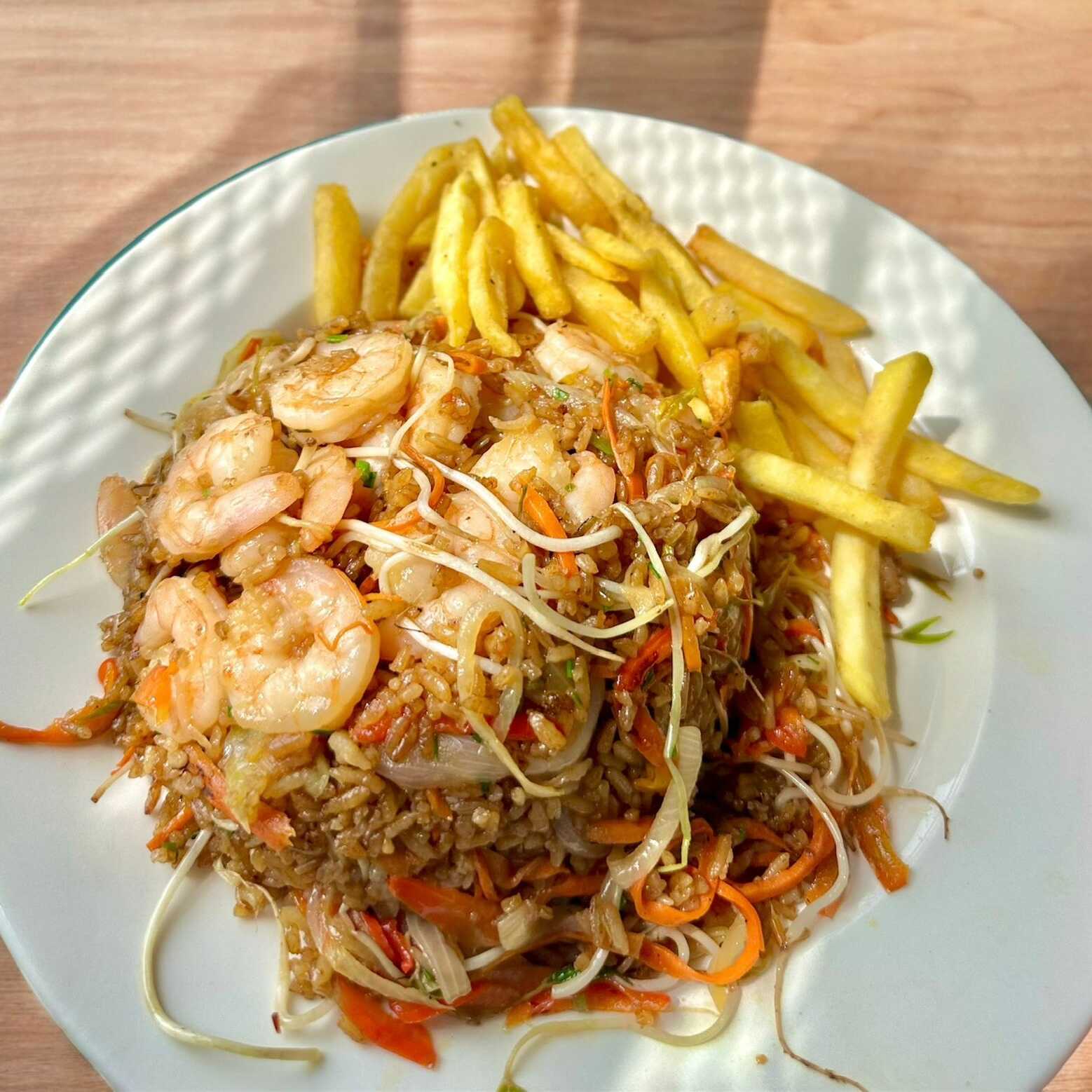 Arroz con Camarón + Papas a la Francesa