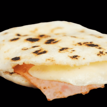 Arepa Antioqueña con Jamon Queso Mantequilla