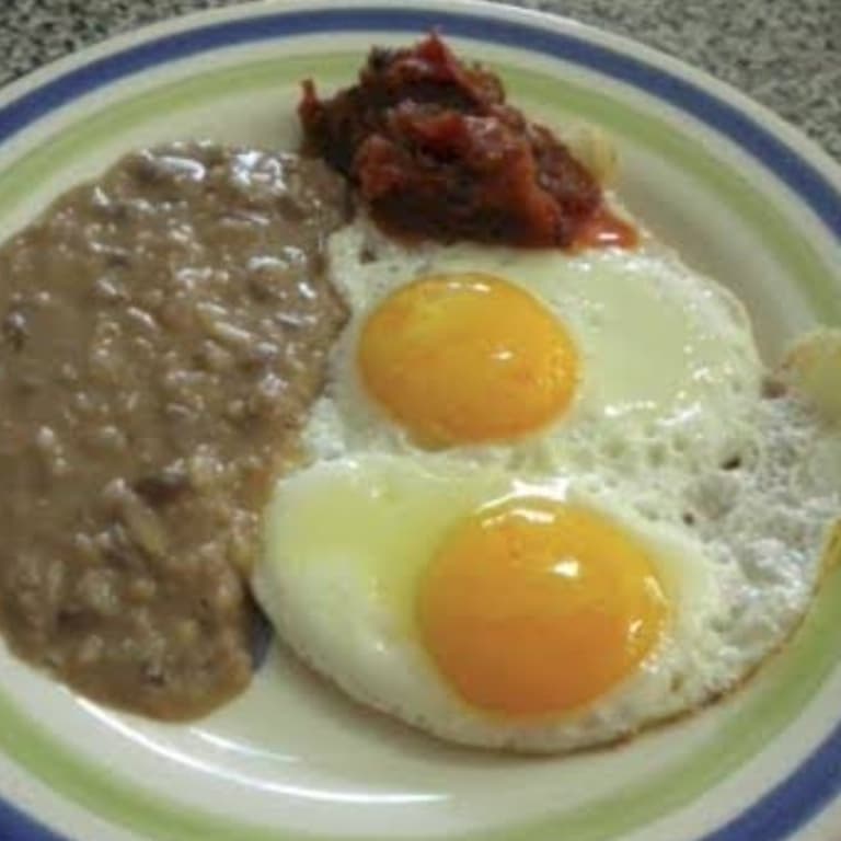 Huevitos al Gusto y Frijoles