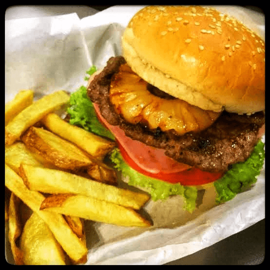 Hamburguesa Hawaiana + PAPAS + REFRESCO