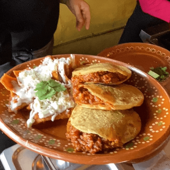 Tres Gorditas y Chilaquiles Rojos