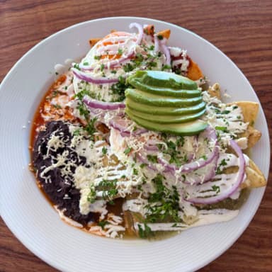 CHILAQUILES DIVORCIADOS CON ARRACHERA