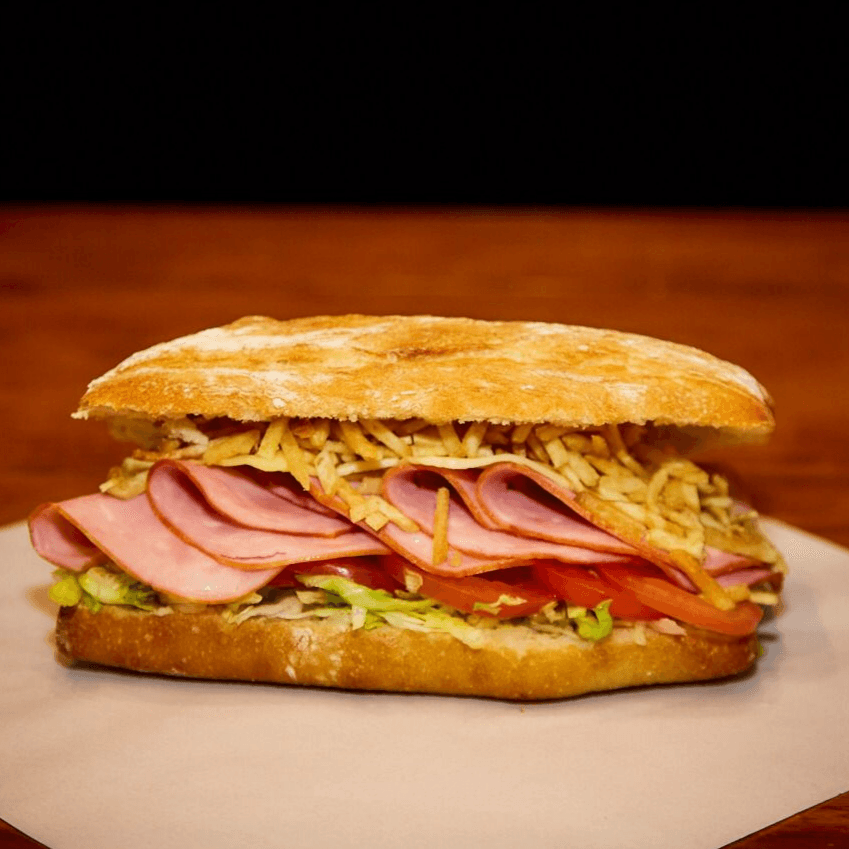 Sándwich Clásico Lomito Ahumado con Queso Grande