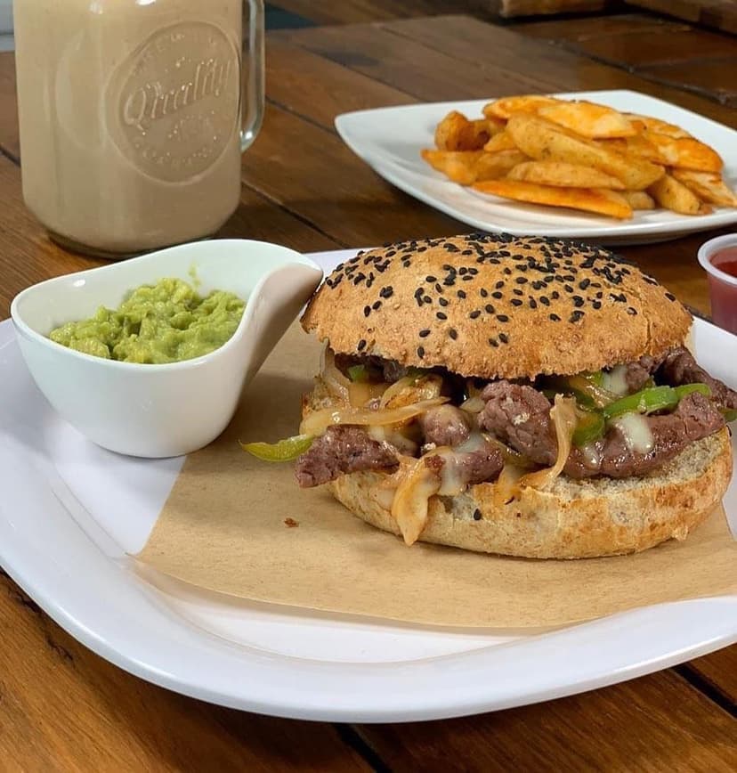 Safrú Juice Bar (La Loma)