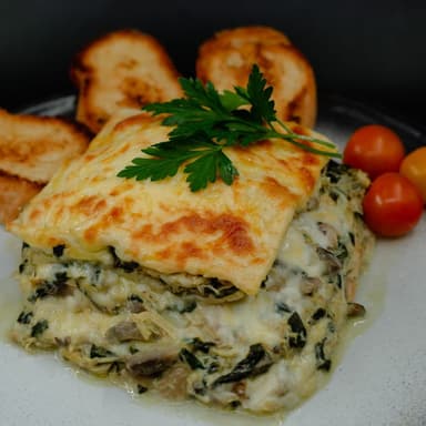 Lasagna de Pollo en Salsa Cremosa Individual