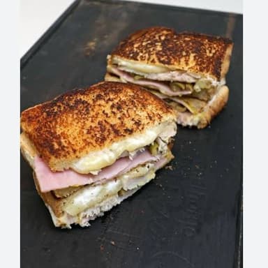 Sándwich de Jamón a Caballo